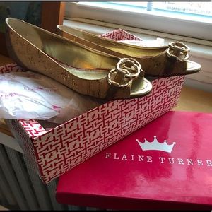 Elaine Turner Allison opened toe flat.